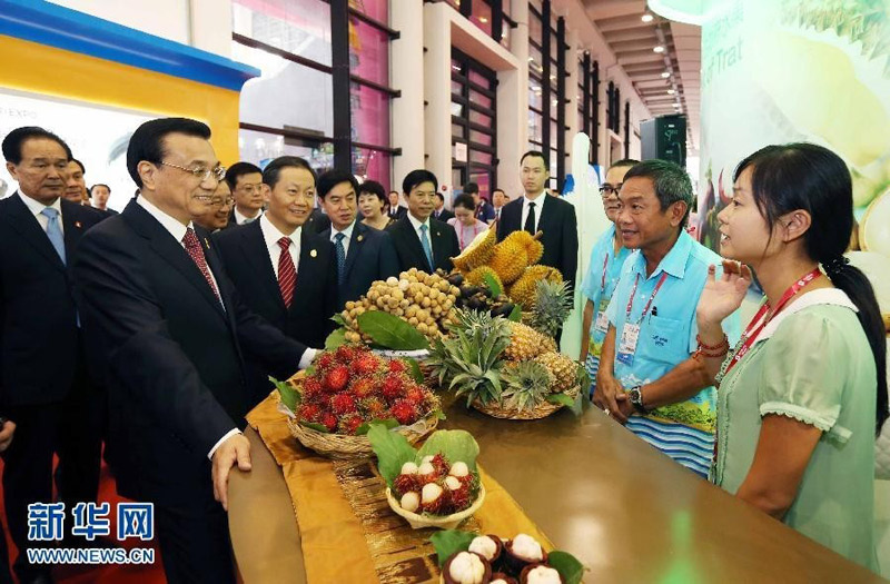 9月3日，中共中央政治局常委、國(guó)務(wù)院總理李克強(qiáng)在南寧參觀中國(guó)－東盟博覽會(huì)展館。 新華社記者 姚大偉 攝