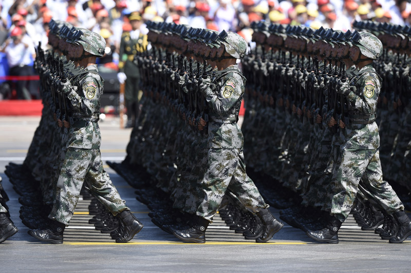 9月3日，中國(guó)人民抗日戰(zhàn)爭(zhēng)暨世界反法西斯戰(zhàn)爭(zhēng)勝利70周年紀(jì)念大會(huì)在北京隆重舉行。這是百團(tuán)大戰(zhàn)“白刃格斗英雄連”英模部隊(duì)方隊(duì)通過(guò)天安門(mén)廣場(chǎng)。新華社記者公磊攝