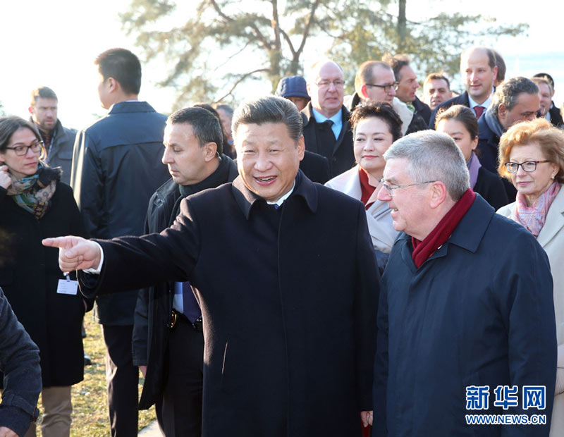 1月18日，國家主席習(xí)近平在瑞士洛桑國際奧林匹克博物館會見國際奧林匹克委員會主席巴赫。這是會見后，習(xí)近平和夫人彭麗媛在巴赫主席夫婦陪同下，參觀國際奧林匹克博物館。新華社記者 姚大偉 攝