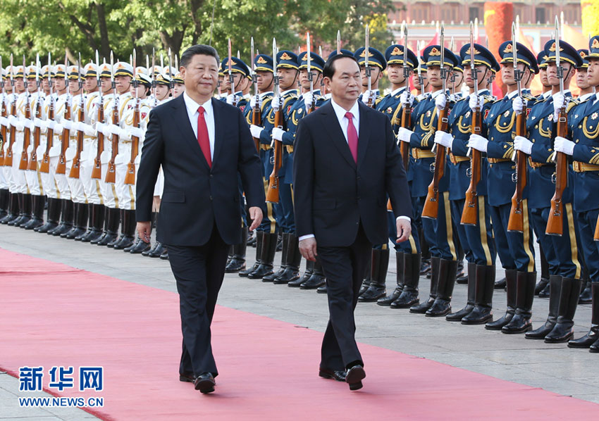 5月11日，國家主席習(xí)近平在北京人民大會堂同越南國家主席陳大光舉行會談。這是會談前，習(xí)近平在人民大會堂東門外廣場為陳大光舉行歡迎儀式。新華社記者 姚大偉 攝