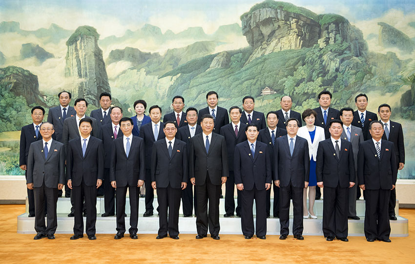 5月16日，中共中央總書記、國家主席習(xí)近平在北京會見由朝鮮勞動黨中央政治局委員、中央副委員長樸泰成率領(lǐng)的朝鮮勞動黨友好參觀團(tuán)。新華社記者 李學(xué)仁 攝