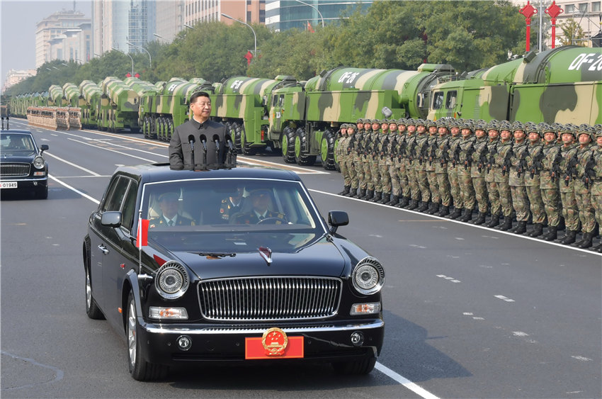 10月1日，慶祝中華人民共和國成立70周年大會在北京天安門廣場隆重舉行。這是中共中央總書記、國家主席、中央軍委主席習(xí)近平檢閱受閱部隊。 新華社記者 李濤 攝