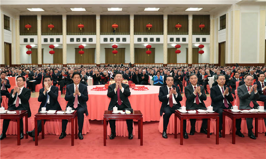 2月3日，中共中央、國務院在北京人民大會堂舉行2019年春節(jié)團拜會。黨和國家領導人習近平、李克強、栗戰(zhàn)書、汪洋、王滬寧、趙樂際、韓正、王岐山等同首都各界人士歡聚一堂，共迎新春。新華社記者 黃敬文 攝