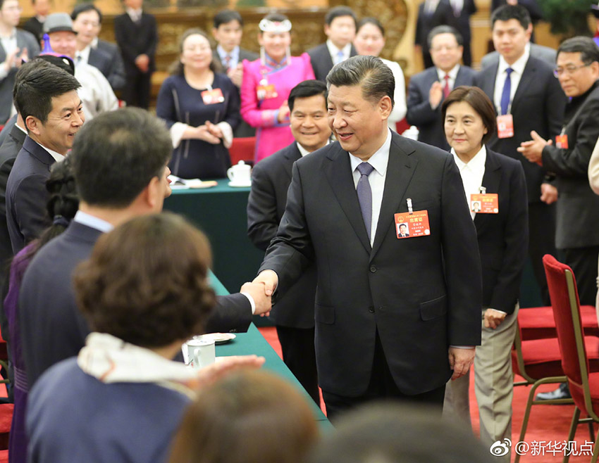 3月5日，中共中央總書記、國(guó)家主席、中央軍委主席習(xí)近平參加十三屆全國(guó)人大二次會(huì)議內(nèi)蒙古代表團(tuán)的審議。 新華社記者 鞠鵬 攝