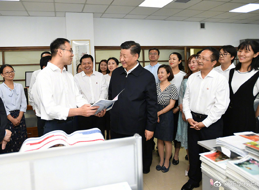 8月21日下午，中共中央總書記、國家主席、中央軍委主席習(xí)近平在甘肅省蘭州市讀者出版集團有限公司考察調(diào)研。 新華社記者 謝環(huán)馳 攝