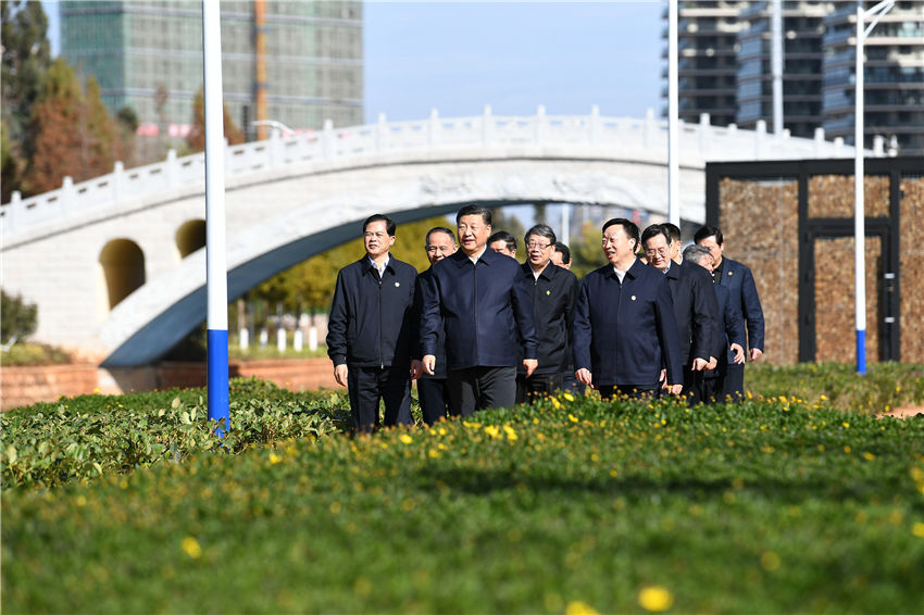 1月20日，正在雲(yún)南考察的中共中央總書記、國家主席、中央軍委主席習近平來到昆明，前往滇池星海半島生態(tài)濕地，察看滇池保護治理情況。新華社記者 謝環(huán)馳 攝